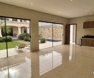 CASA 3 DORM. + ESCRITORIO Y 4 COCH. Z/ YACHT, LAMBARÉ