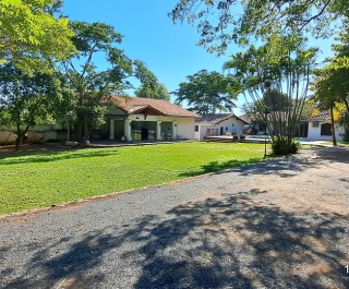 TERRENO 2.380 M2 EN ESQUINA S/ AVDA. STMA. TRINIDAD