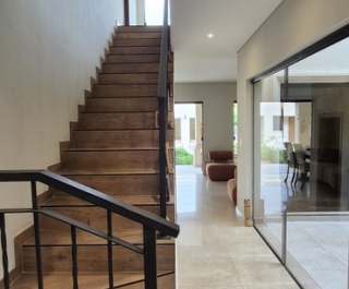 CASA 3 DORM. + ESCRITORIO Y 4 COCH. Z/ YACHT, LAMBARÉ