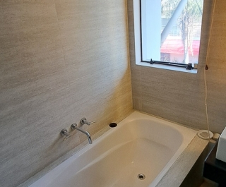 RESIDENCIA 3 SUITES + ÁREA DE SERV. + PISCINA - VILLA MORRA