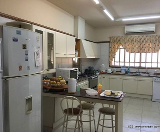 AMPLIA RESIDENCIA DE 6 DORM. -  B° VIRGEN DEL HUERTO