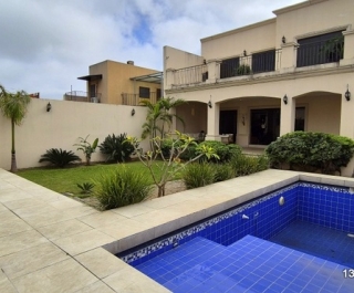 CASA 3 DORM. + ESCRITORIO Y 4 COCH. Z/ YACHT, LAMBARÉ