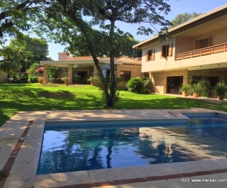 AMPLIA RESIDENCIA DE 6 DORM. -  B° VIRGEN DEL HUERTO