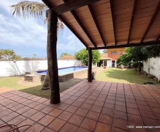 CASA 4 DORM. C/ ÁREA SERV. Y PILETA - BARRIO SAN VICENTE