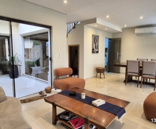 CASA 3 DORM. + ESCRITORIO Y 4 COCH. Z/ YACHT, LAMBARÉ
