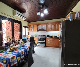 CASA 4 DORM. C/ ÁREA SERV. Y PILETA - BARRIO SAN VICENTE