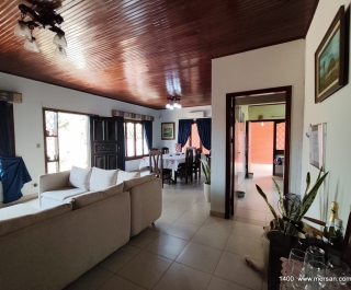 CASA 4 DORM. C/ ÁREA SERV. Y PILETA - BARRIO SAN VICENTE